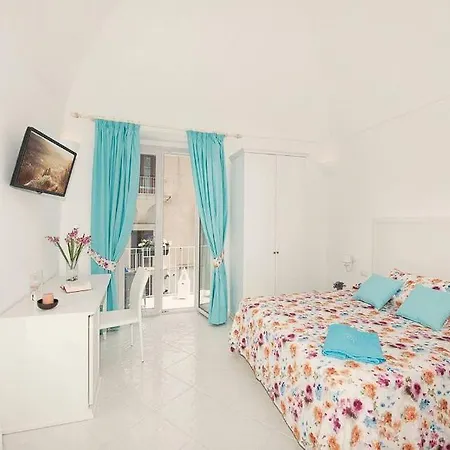 Located In The Historic Center! * פוזיטנו