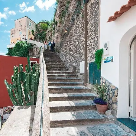 בית אירוח Located In The Historic Center!